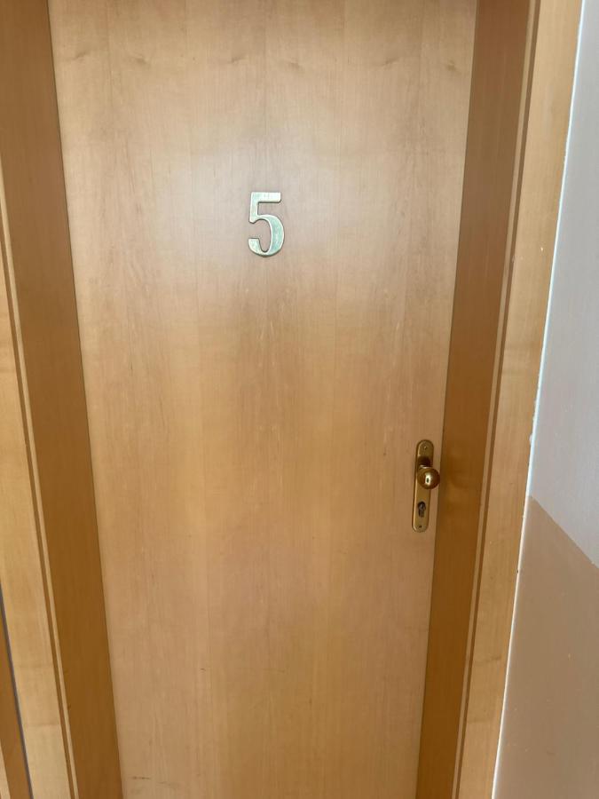 Havanna Pension Sankt Poelten Buitenkant foto