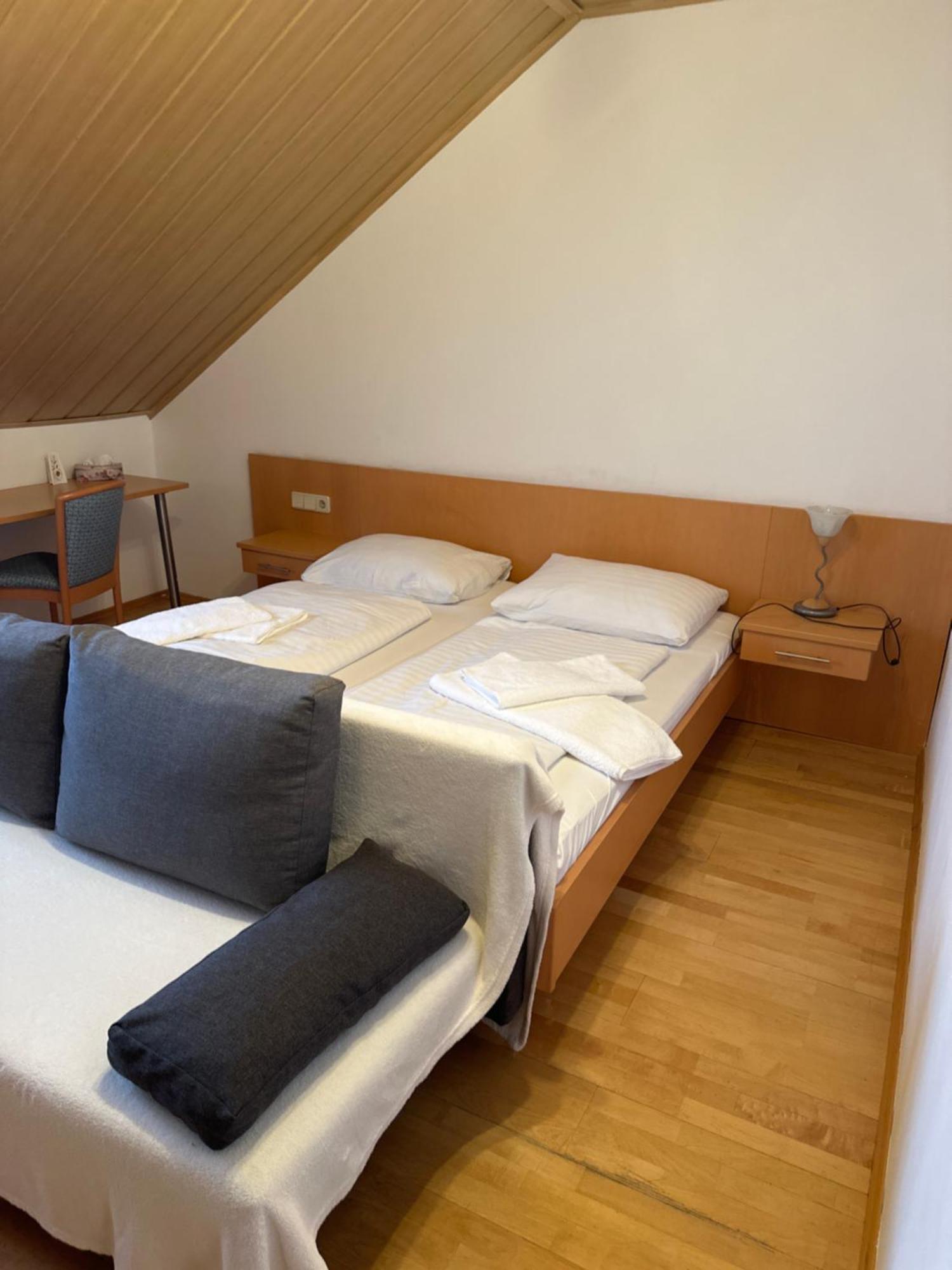 Havanna Pension Sankt Poelten Buitenkant foto