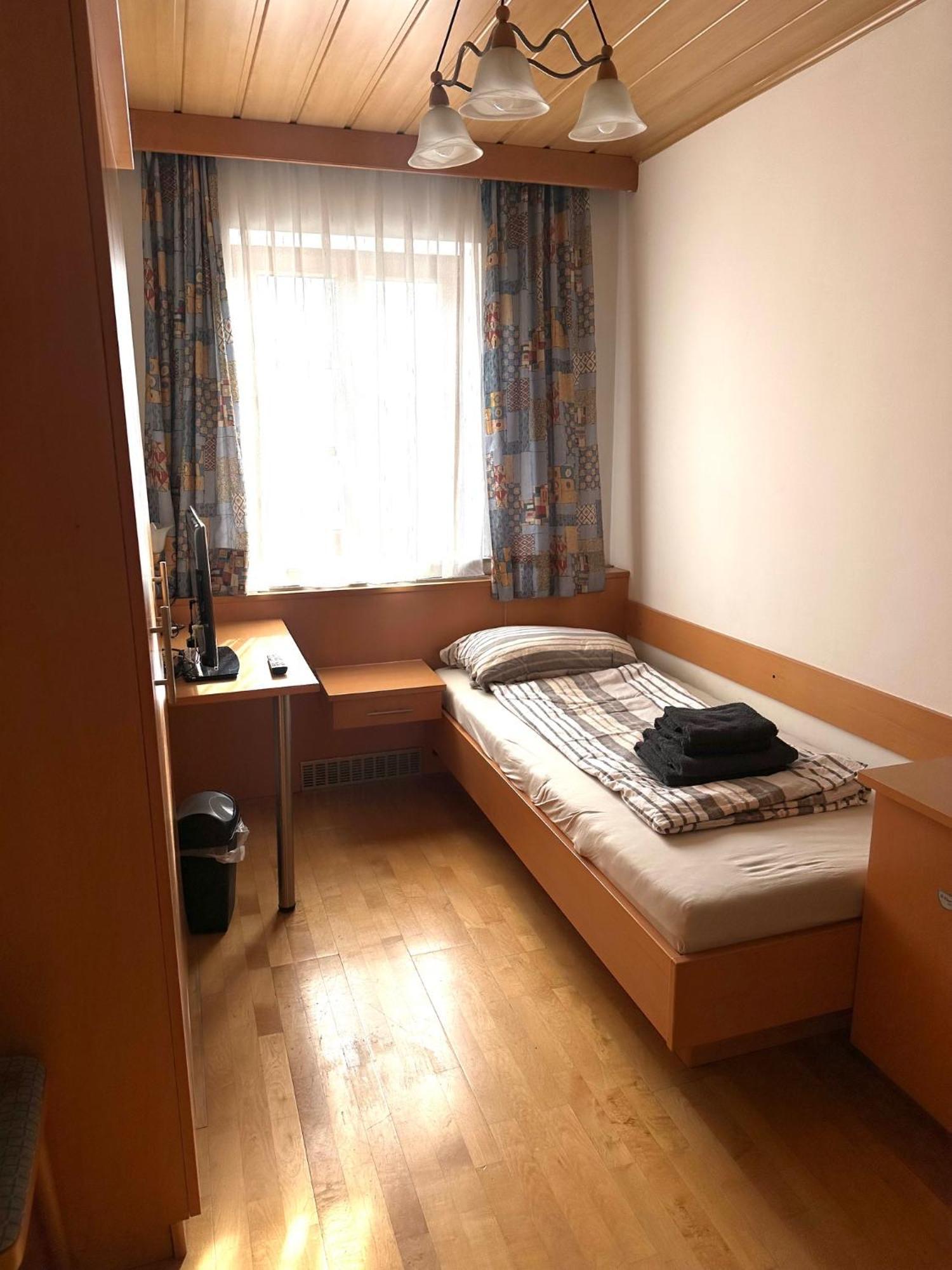 Havanna Pension Sankt Poelten Buitenkant foto