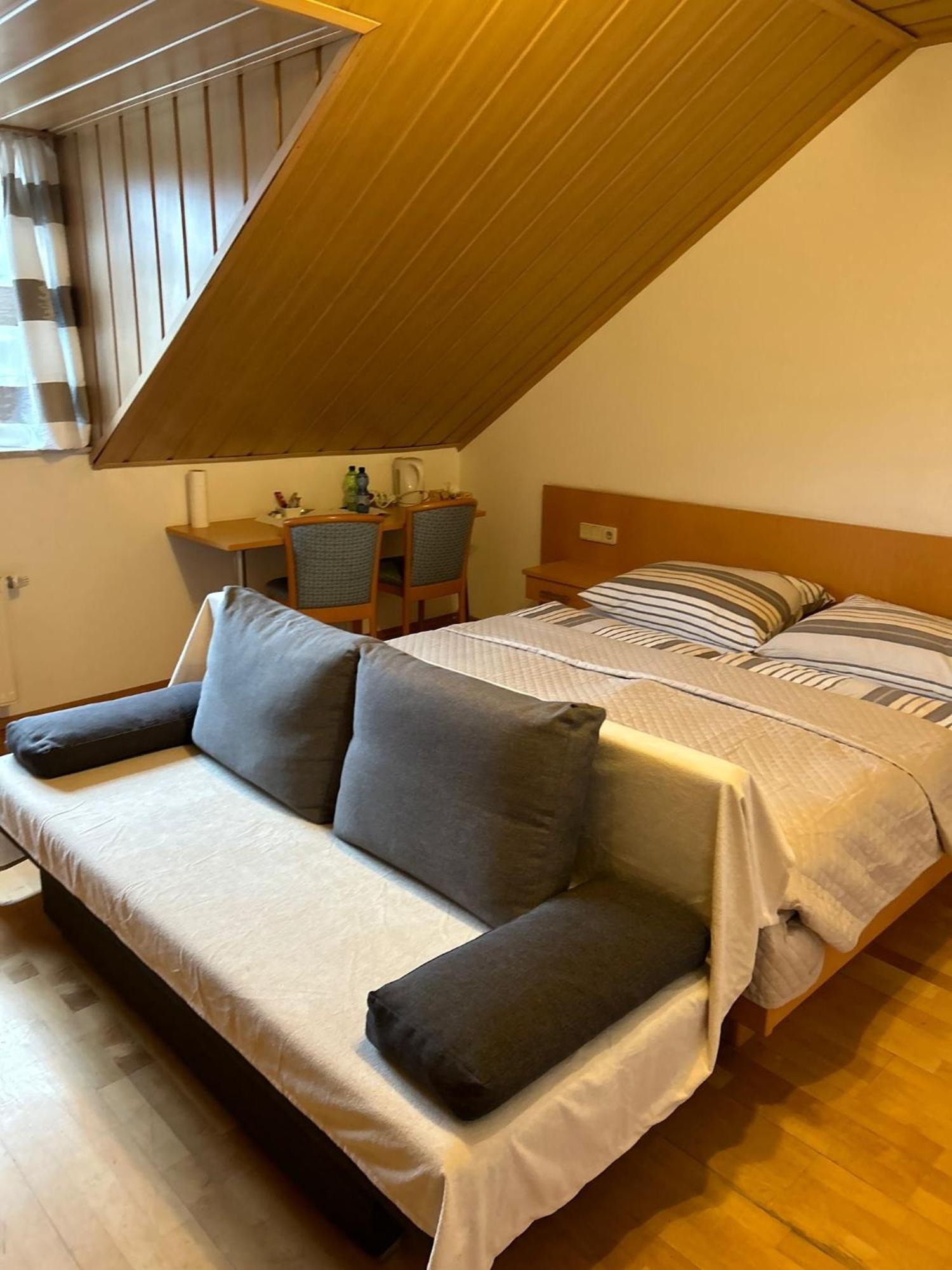 Havanna Pension Sankt Poelten Buitenkant foto
